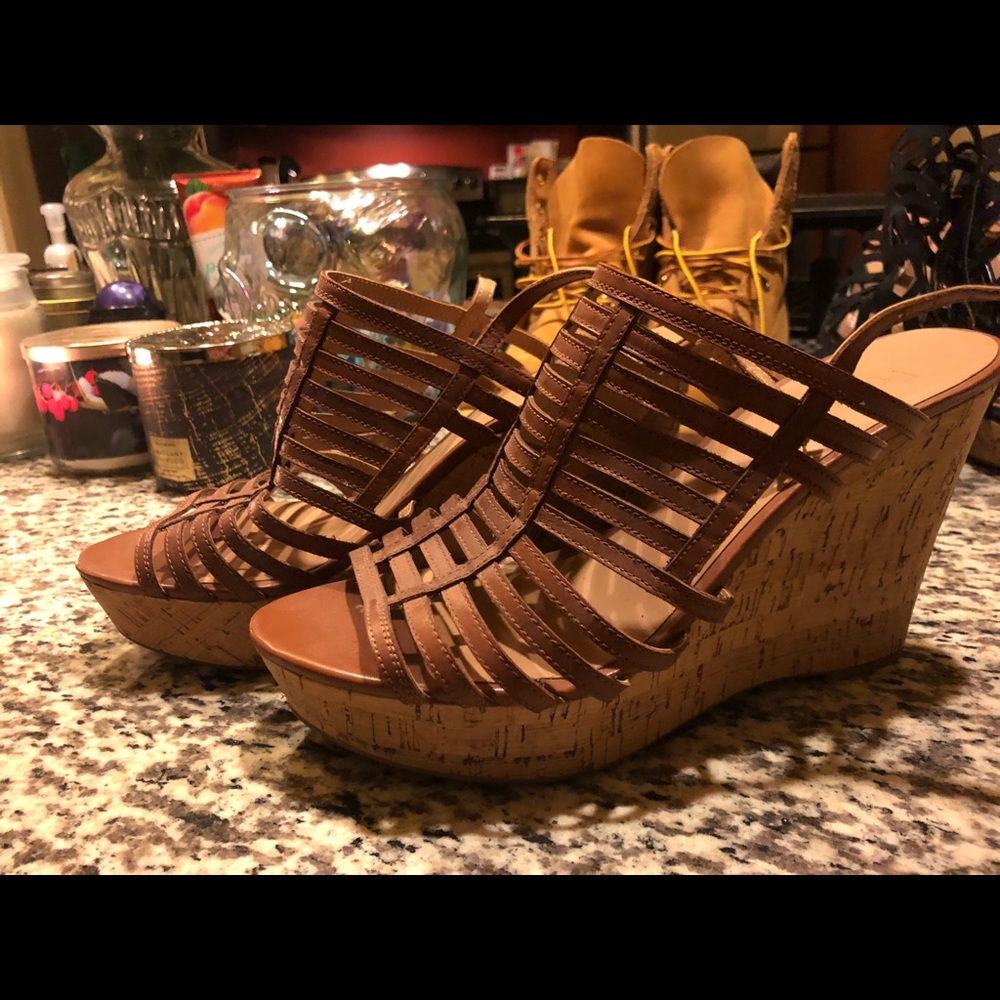 Gorgeous tan wedges
